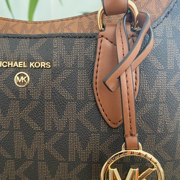 Michael kors cross body bag - Picture 4 of 14
